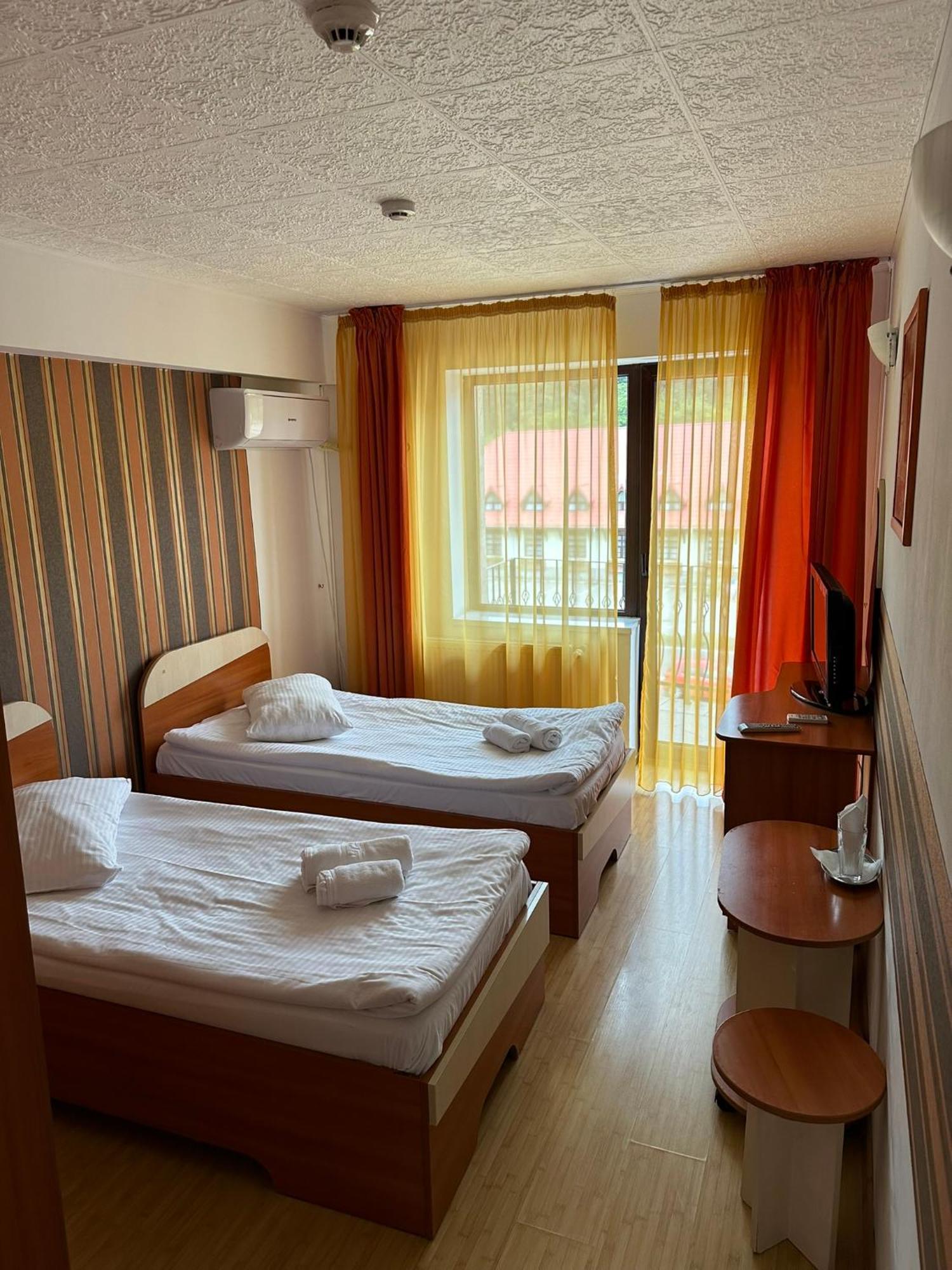 Restaurant Motel Dolorean Săcele Dış mekan fotoğraf