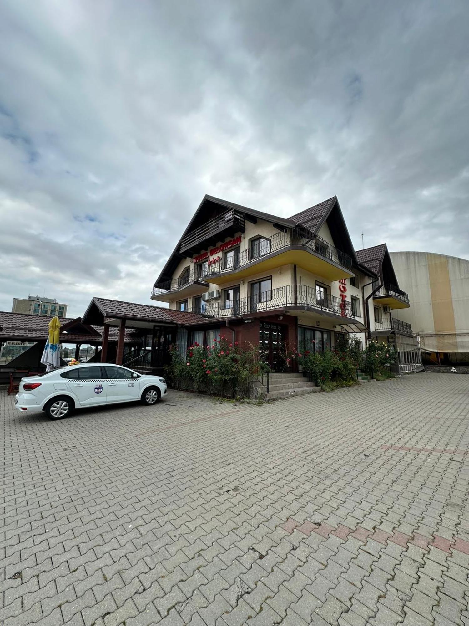 Restaurant Motel Dolorean Săcele Dış mekan fotoğraf