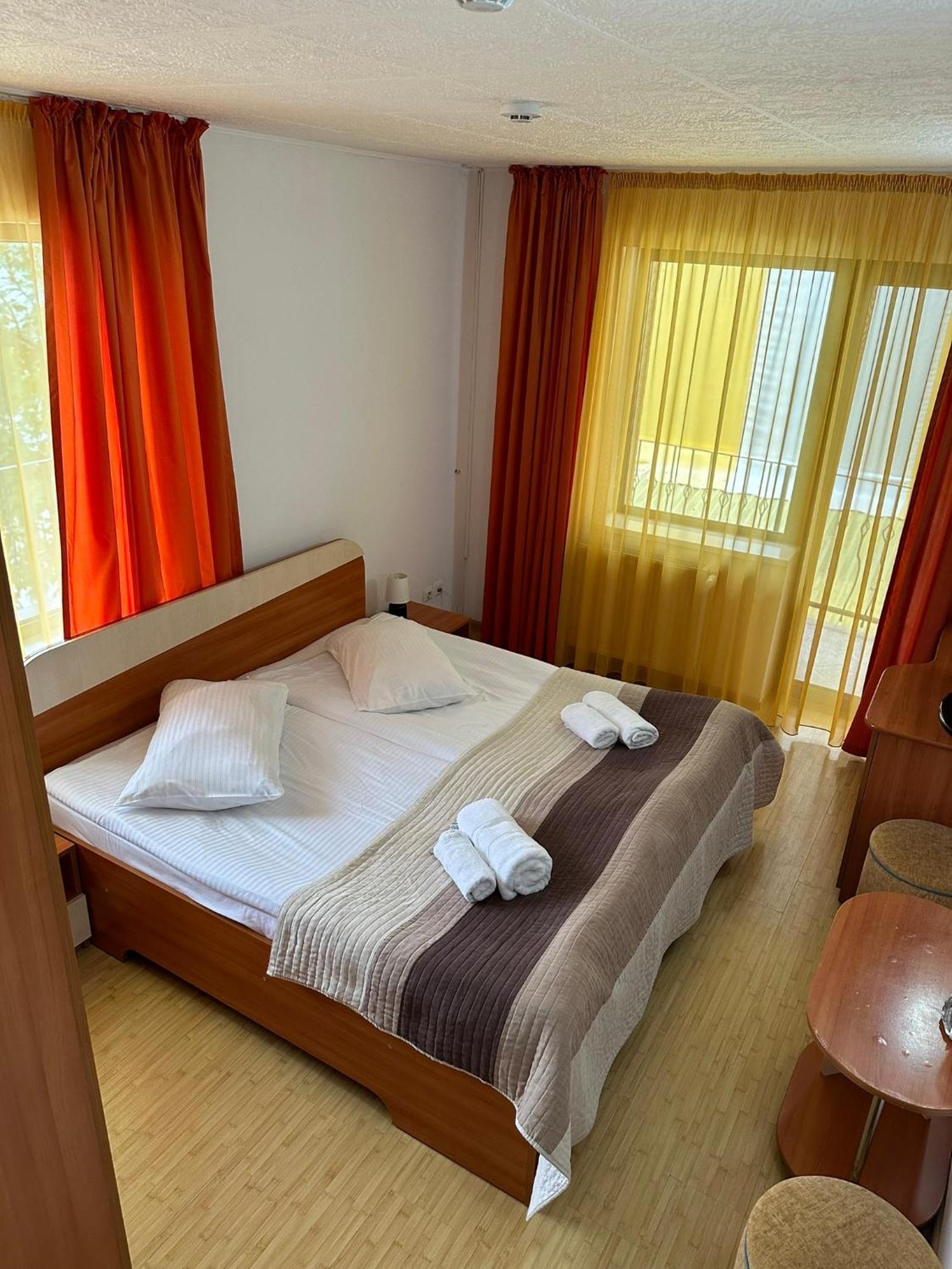 Restaurant Motel Dolorean Săcele Dış mekan fotoğraf